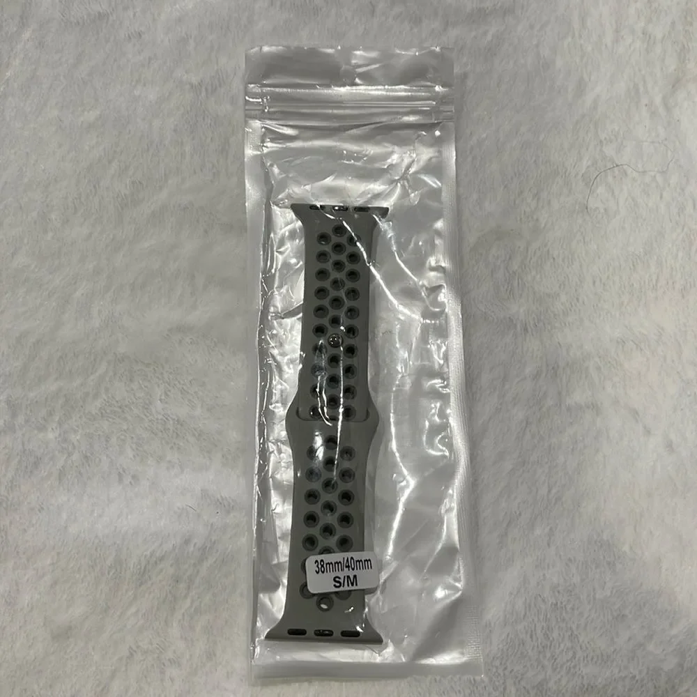 NWOT Apple Watch sports band (38/40)